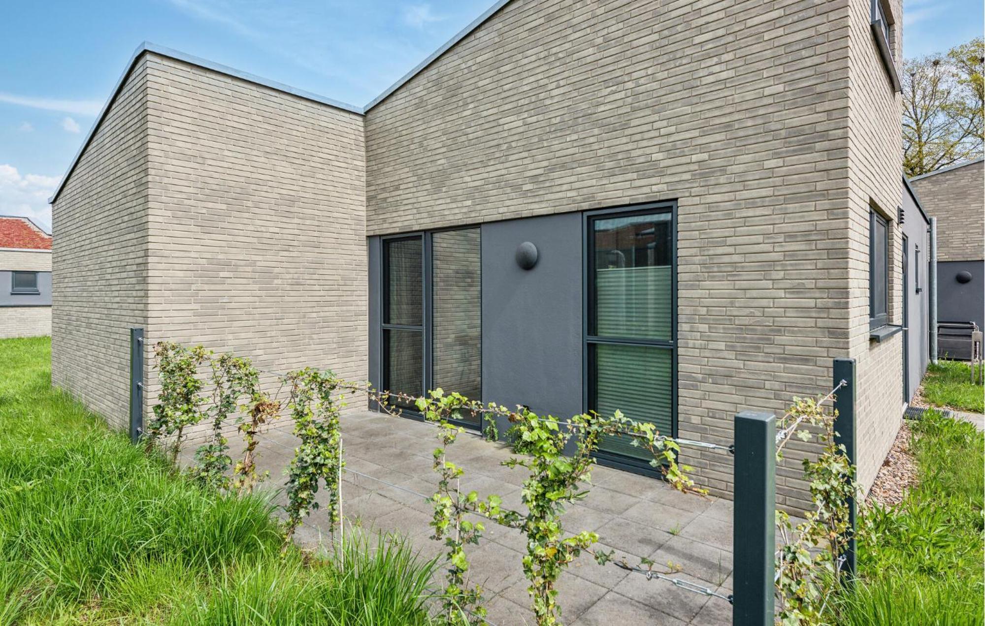 Gorgeous Home In Lembruch-Duemmer See With Kitchen Exteriör bild